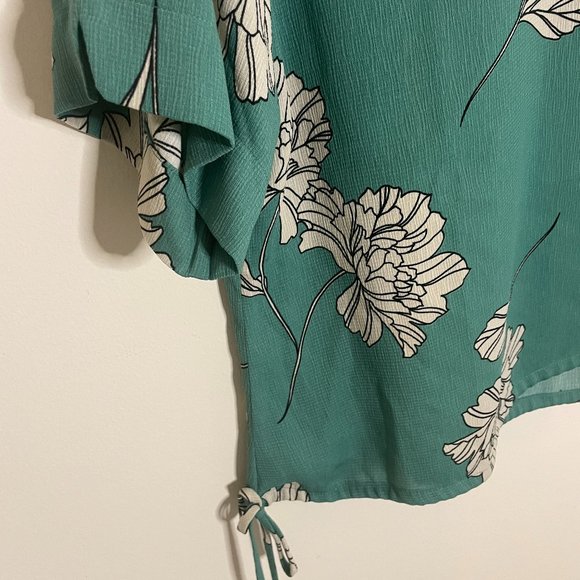 NWOT RW&Co Floral Cropped Crepe Shirt (Teal - Size Large) - Picture 2 of 3
